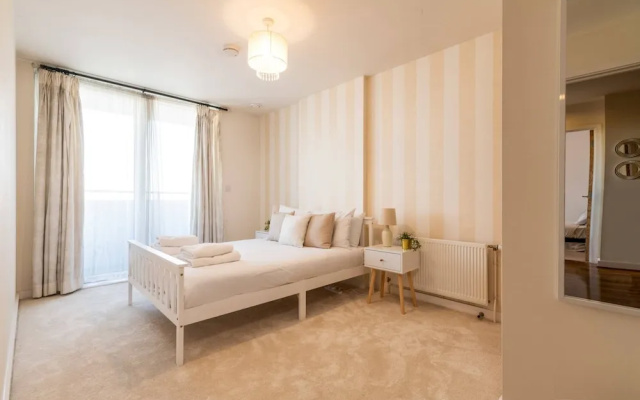 Modern Comfort: Stratford 3BR Duplex