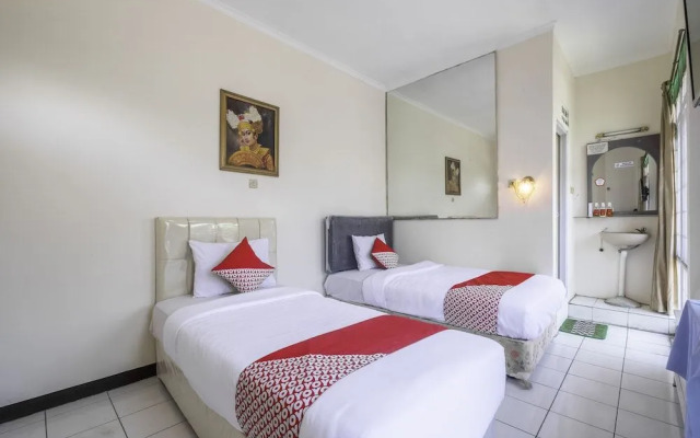 OYO Flagship 1779 Syahransah Guest House