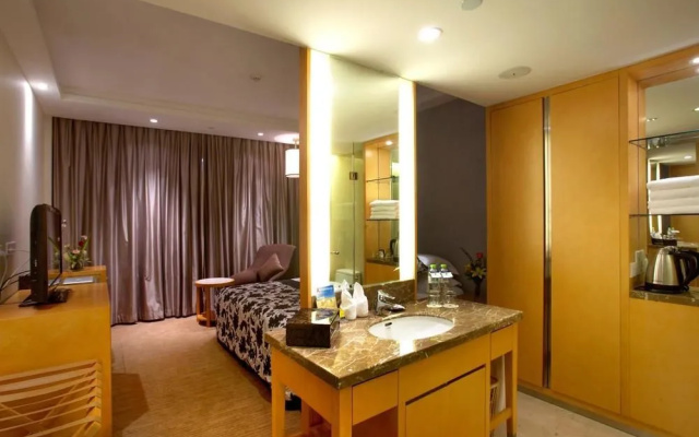 Ningbo Holiyacht Crystal Hotel