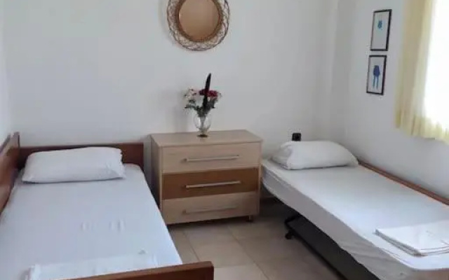 Villa Litsa! Quiet place, beautiful garden, near beach!