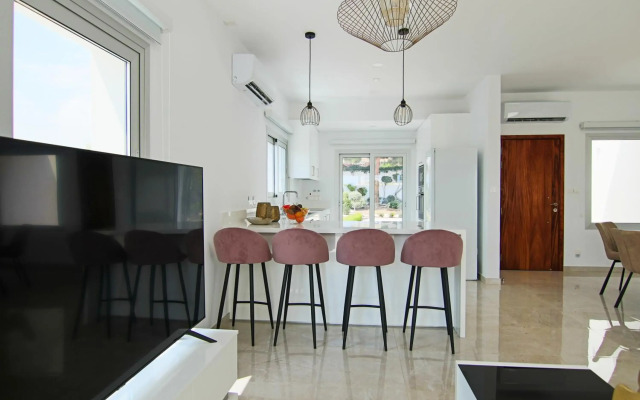 Phaedrus Living: Luxury Villa Ellison