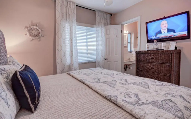 Five Palms Suite 201 - Daily - Weekly - Monthly