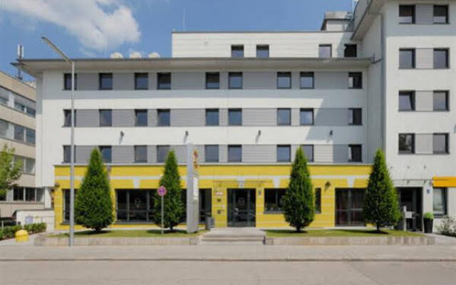 B&B Hotel München City Nord Мюнхен вид на фасад