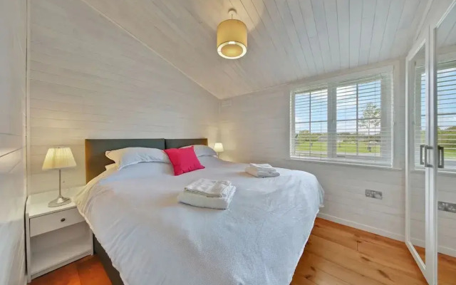 Host Stay Mahonia Lodge