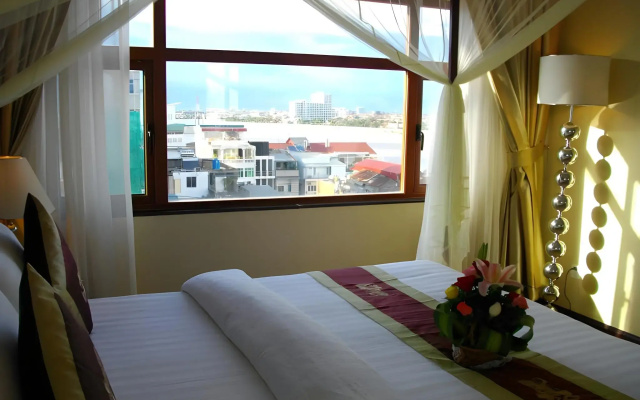Lux Riverside Hotel & Apartment