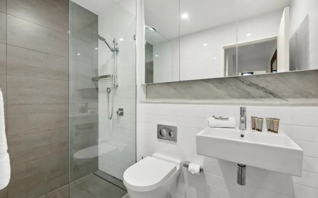 Spacious 2-bed Retreat With BBQ & Courtyard