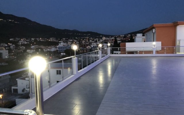 Apartmani ELMA in Dobro Voda, Montenegro from 57$, photos, reviews - zenhotels.com hotel front
