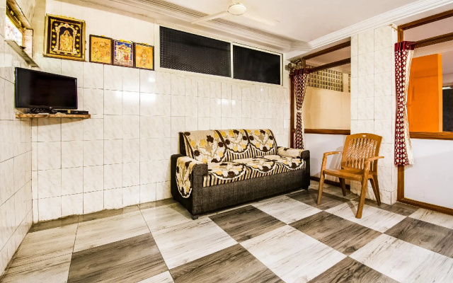 SPOT ON 67751 Sri Surya Lodge