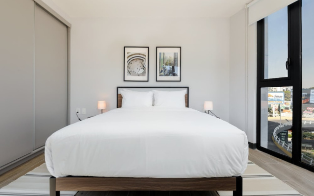 w Luxurious 2BR in the Heart of Interlomas