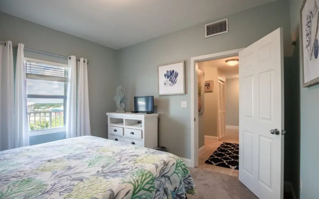 Laketown Wharf - 810