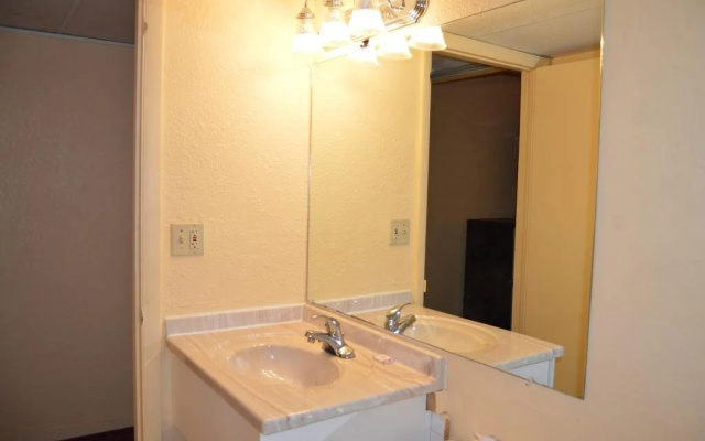 Travelers Inn