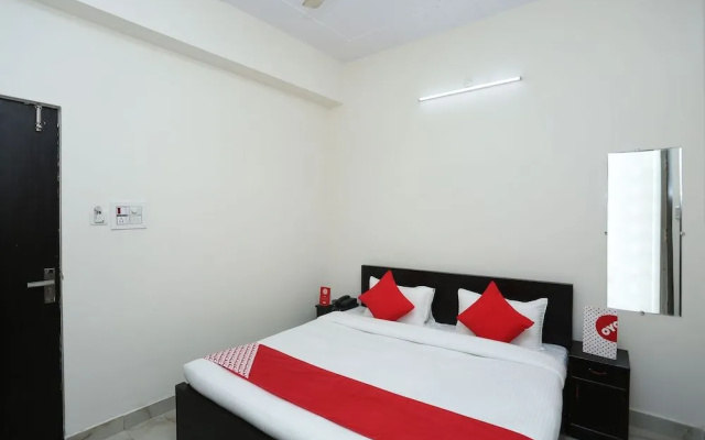 OYO 16904 Hotel Maharaja Palace