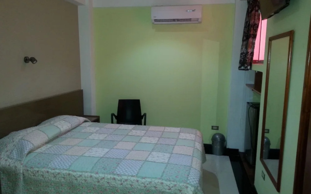 Ari's Hotel III