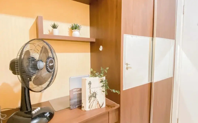 Comfy And Homey 2Br At Green Pramuka City Apartment