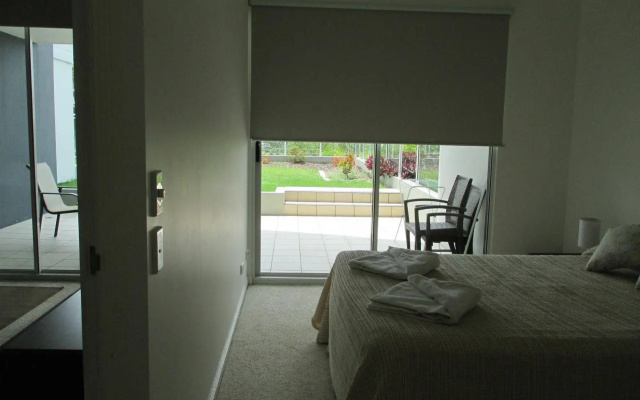 Tingeera Beachfront Apartments