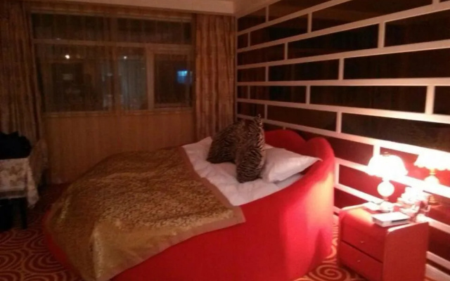 To Youth Themed Hotel
