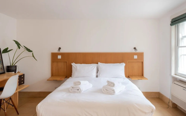 Perfectly Placed Central London Flat for 2