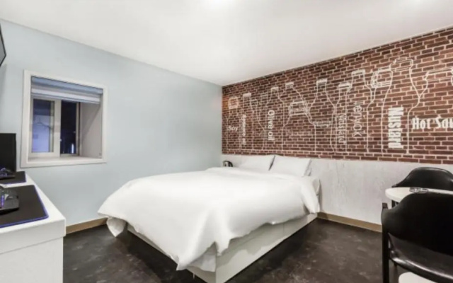 Yogi Motel