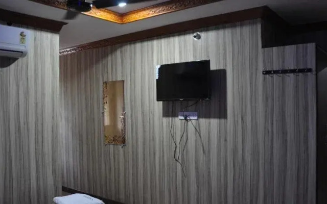 C M Hotel