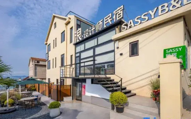 Waves · Designer Boutique Homestay (Laoshan Scenic Area Branch)