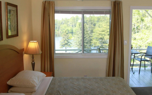 Beach Cove Waterfront Inn