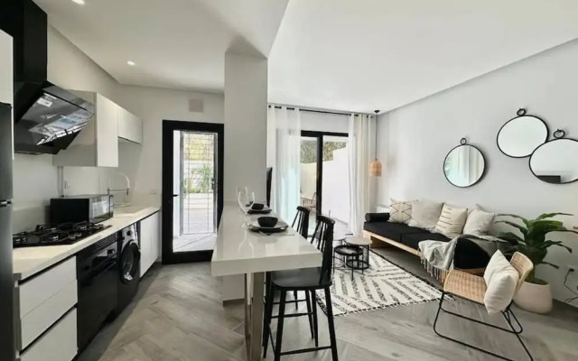 Onyx Apartment at Lake 2 With Beautiful Terrace