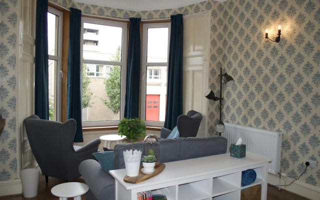 Bright 3 Bedroom Apartment in Bonnington