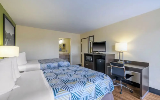 Super 8 Motel - Forsyth
