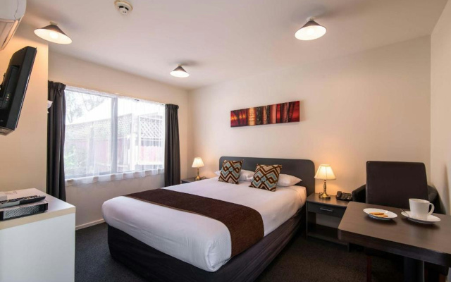 298 Westside Motor Lodge