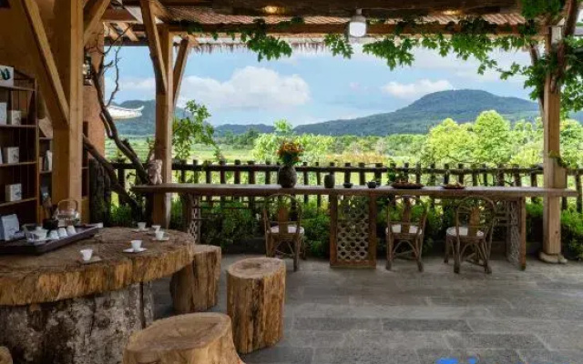Tengchong Heshun Feipu Mountain House Inn