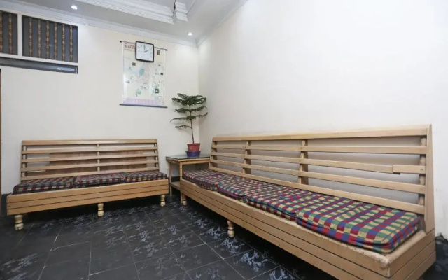 Hotel East West