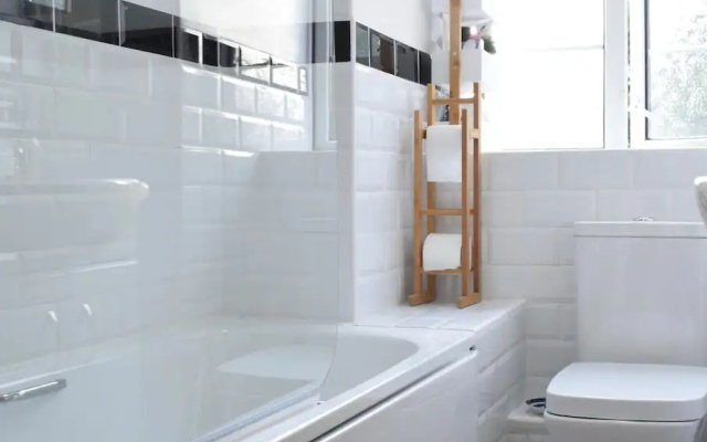 Spacious 2 Bedroom Apartment in Greenwich