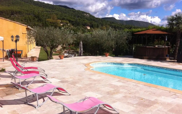 Les cigales des prés Studio