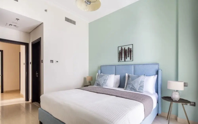Regal & Modern 2BR With Study in Downtown Dubai - Sleeps 5!