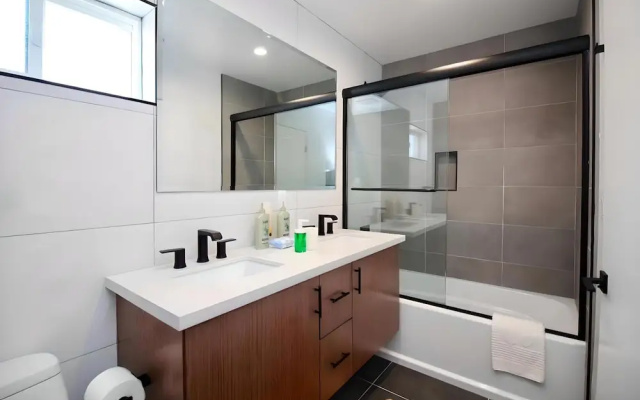Los Angeles 3BR Villa Suites-FreeParking