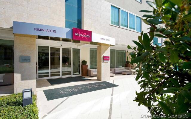 Отель Mercure Rimini Artis вид на фасад