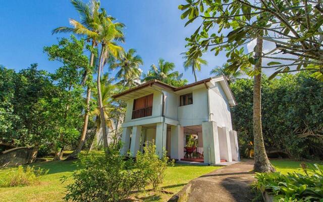 Отель Palm Beach Inn and Sea Shells Cabanas Шри-Ланка, Бентота - отзывы, цены и фото номеров - забронировать отель Palm Beach Inn and Sea Shells Cabanas онлайн вид на фасад