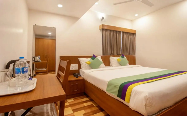 Treebo Elite Plaza, 700 Mtrs From Madikeri Fort