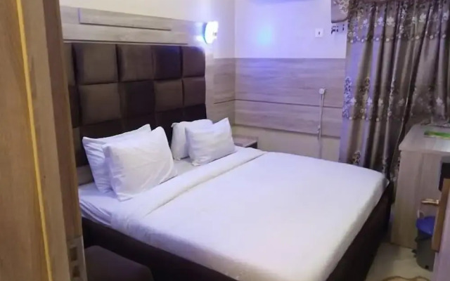 E- Exclusive Hotel