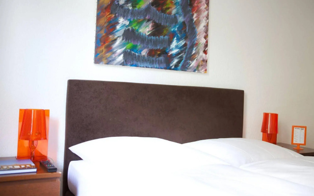 Tom's Hotel