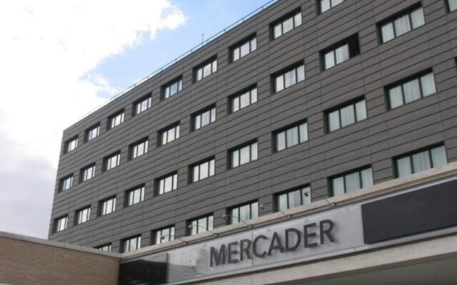 Hotel Mercader вид на фасад