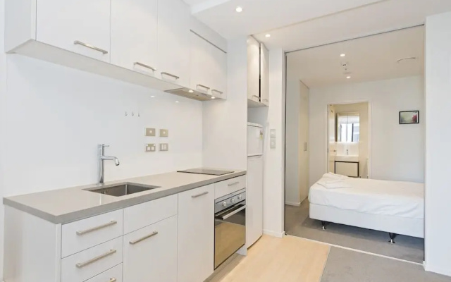 Stylish Modern Studio, Queens Resid, Gym & Pool