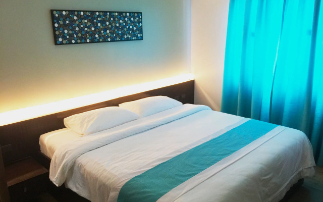 Twin Tides Resort