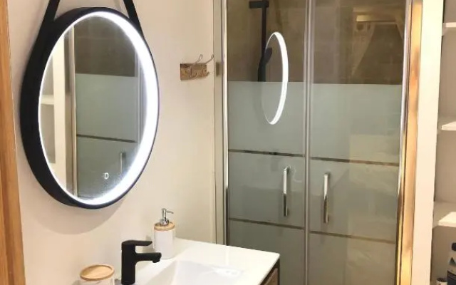 Studio la Boheme Jacuzzi Et Terrasse Vu Sur Pic Saint Loup (Adults Only)