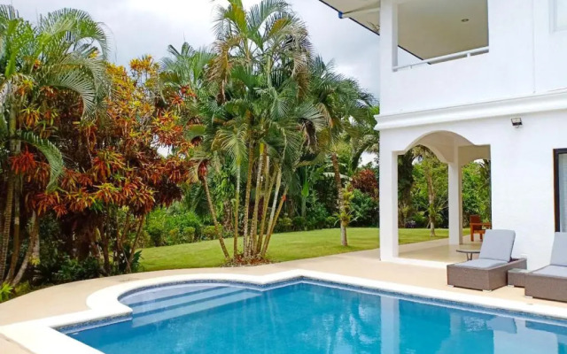Luxury Villa with Pool in Tropical Garden