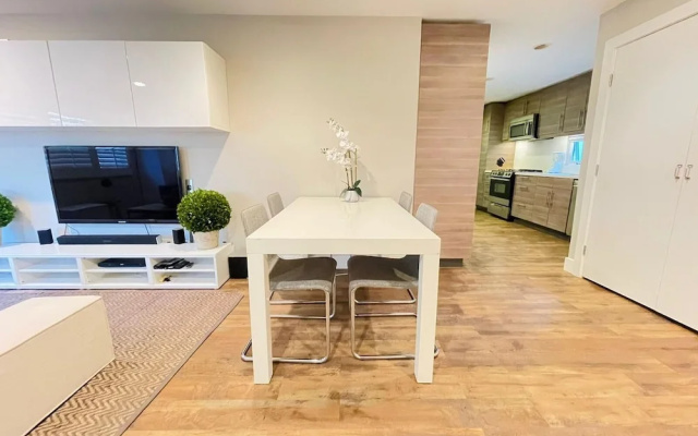 Modern 1Bd Famous  Venice 10B
