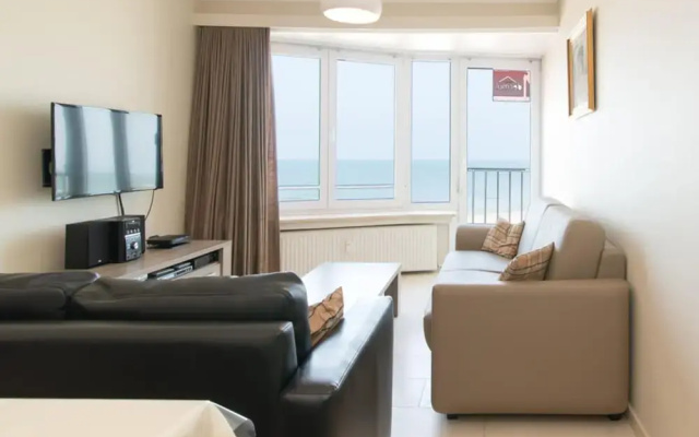 Apartment With Harbour Chanel View