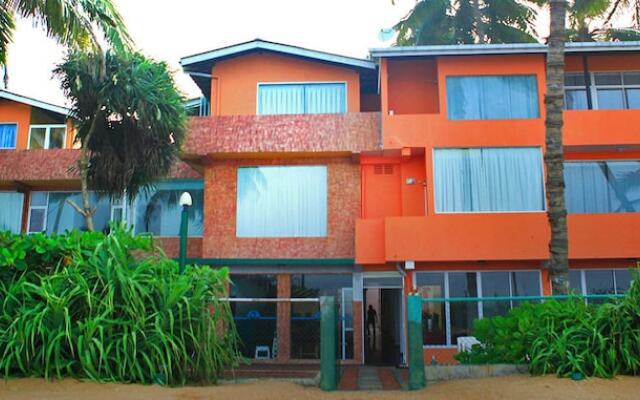 Roy Villa Beach Hotel вид на фасад