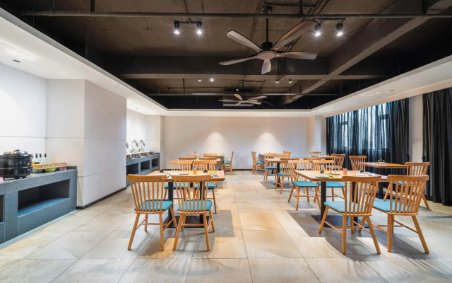 Vanfeel Hotel(Dongguan Daoku Branch)