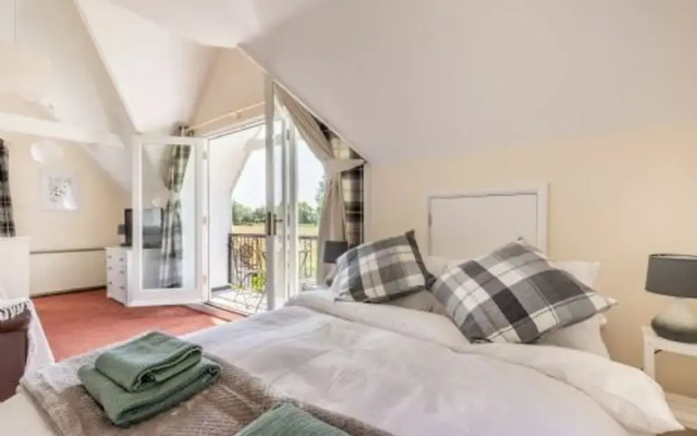 Host Stay The Lodge at Alderfen View